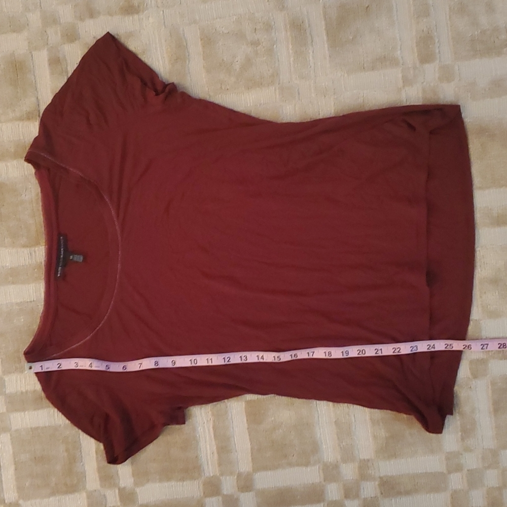 White house black market maroon tee XL